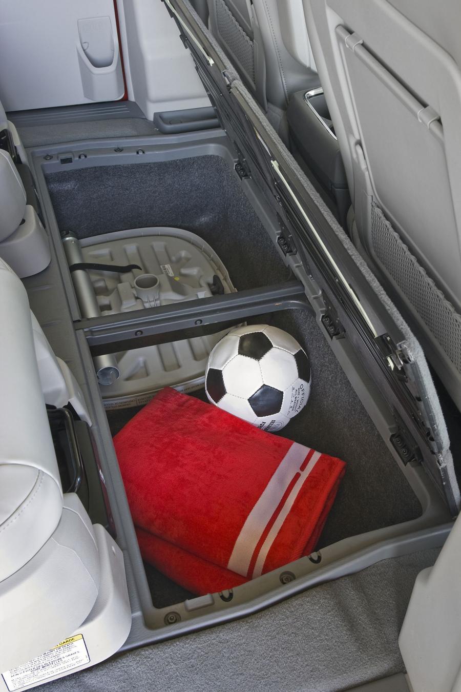  Chrysler Grand Voyager 2008 года  (фото 10 из 108)